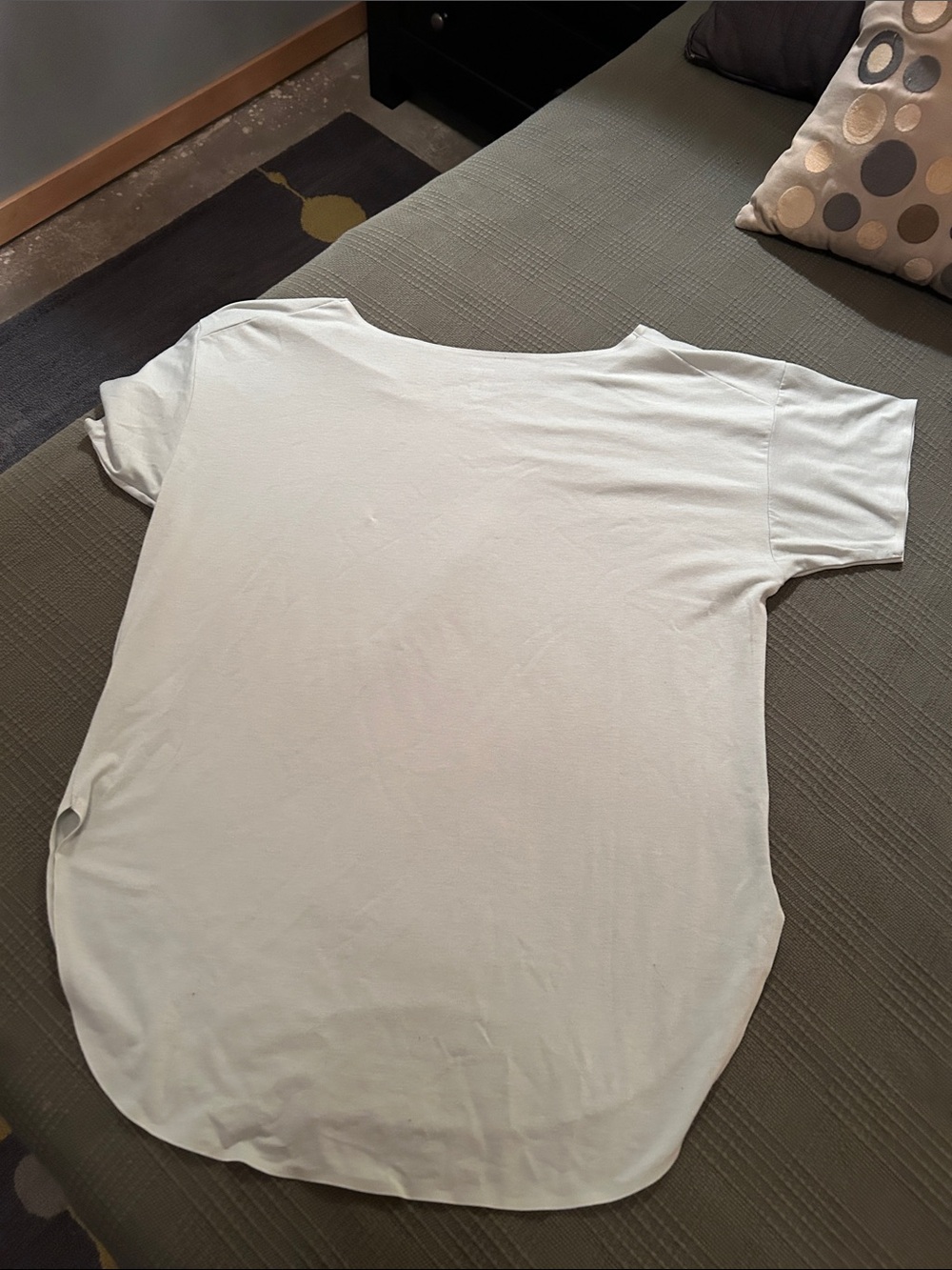 Women’s V-Neck Relaxed Tee in Light Blue/Gray - UNIQLO - Picture 3 of 4